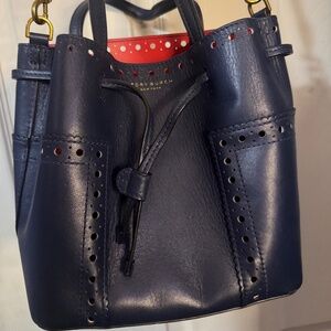 EUC AUTHENTIC TORY BURCH BUCKET CROSS BODY.